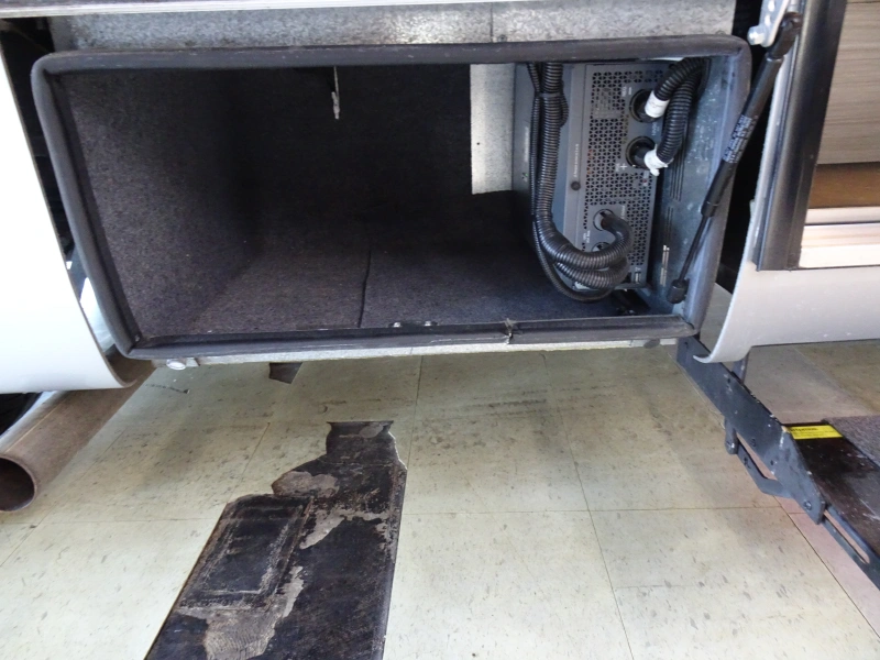 2021 LEISURE TRAVEL UNITY U24RL