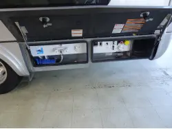 2021 LEISURE TRAVEL UNITY U24RL