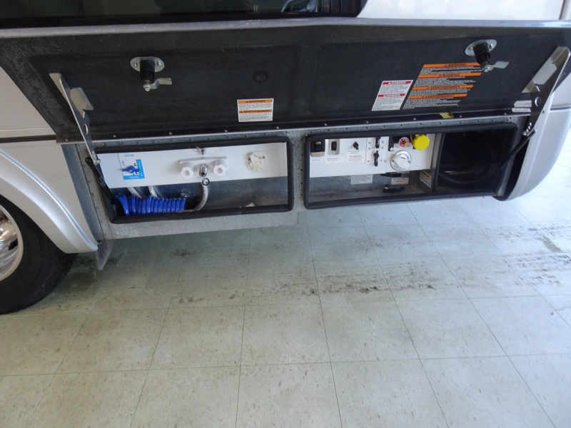 2021 LEISURE TRAVEL UNITY U24RL