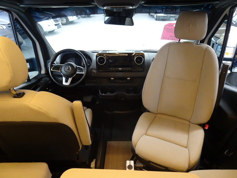 2021 LEISURE TRAVEL UNITY U24RL