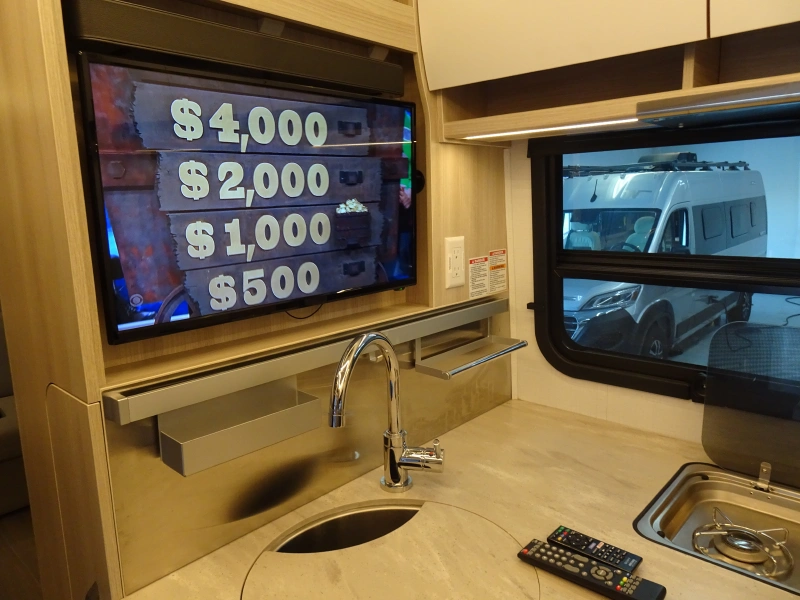 2021 LEISURE TRAVEL UNITY U24RL