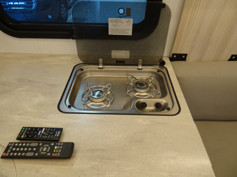 2021 LEISURE TRAVEL UNITY U24RL