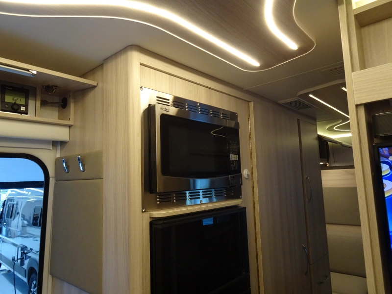 2021 LEISURE TRAVEL UNITY U24RL