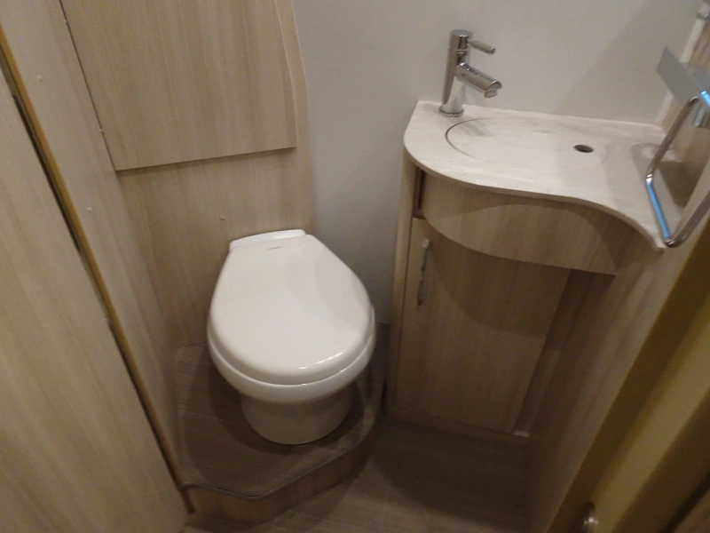 2021 LEISURE TRAVEL UNITY U24RL