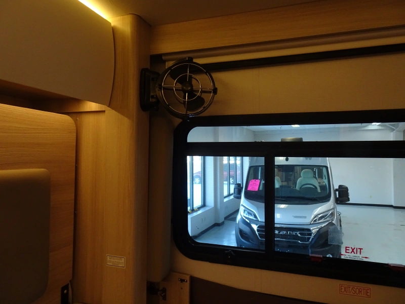 2021 LEISURE TRAVEL UNITY U24RL