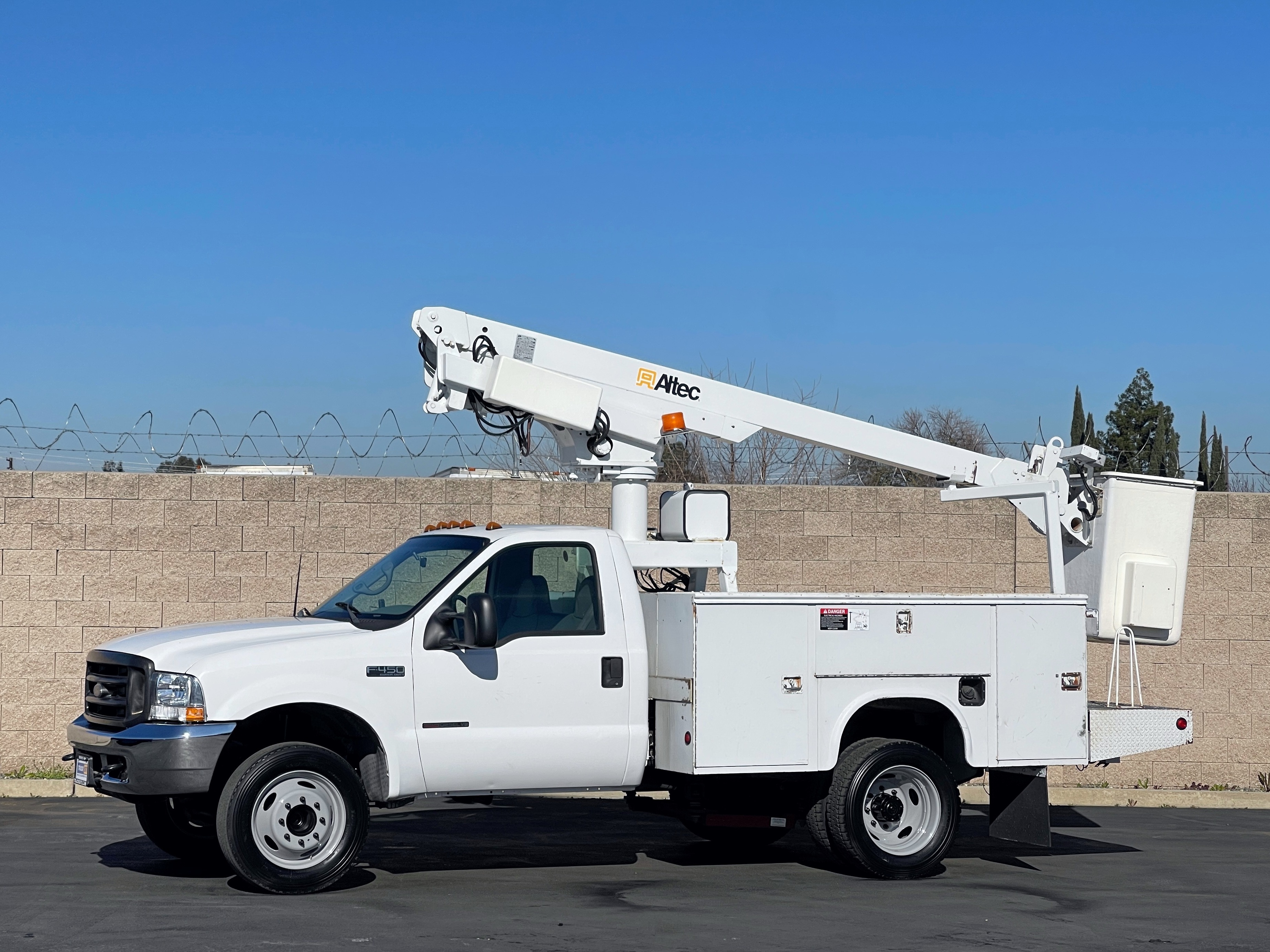 2000 FORD F450 in Sacramento, CA