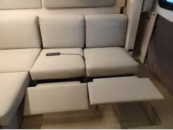 2021 LEISURE TRAVEL UNITY U24RL