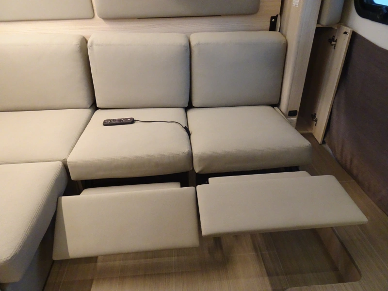 2021 LEISURE TRAVEL UNITY U24RL