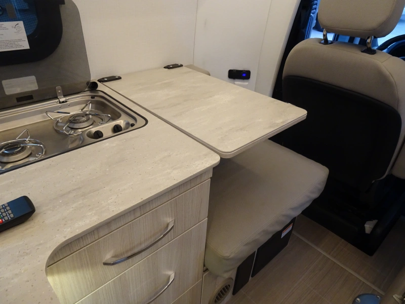 2021 LEISURE TRAVEL UNITY U24RL