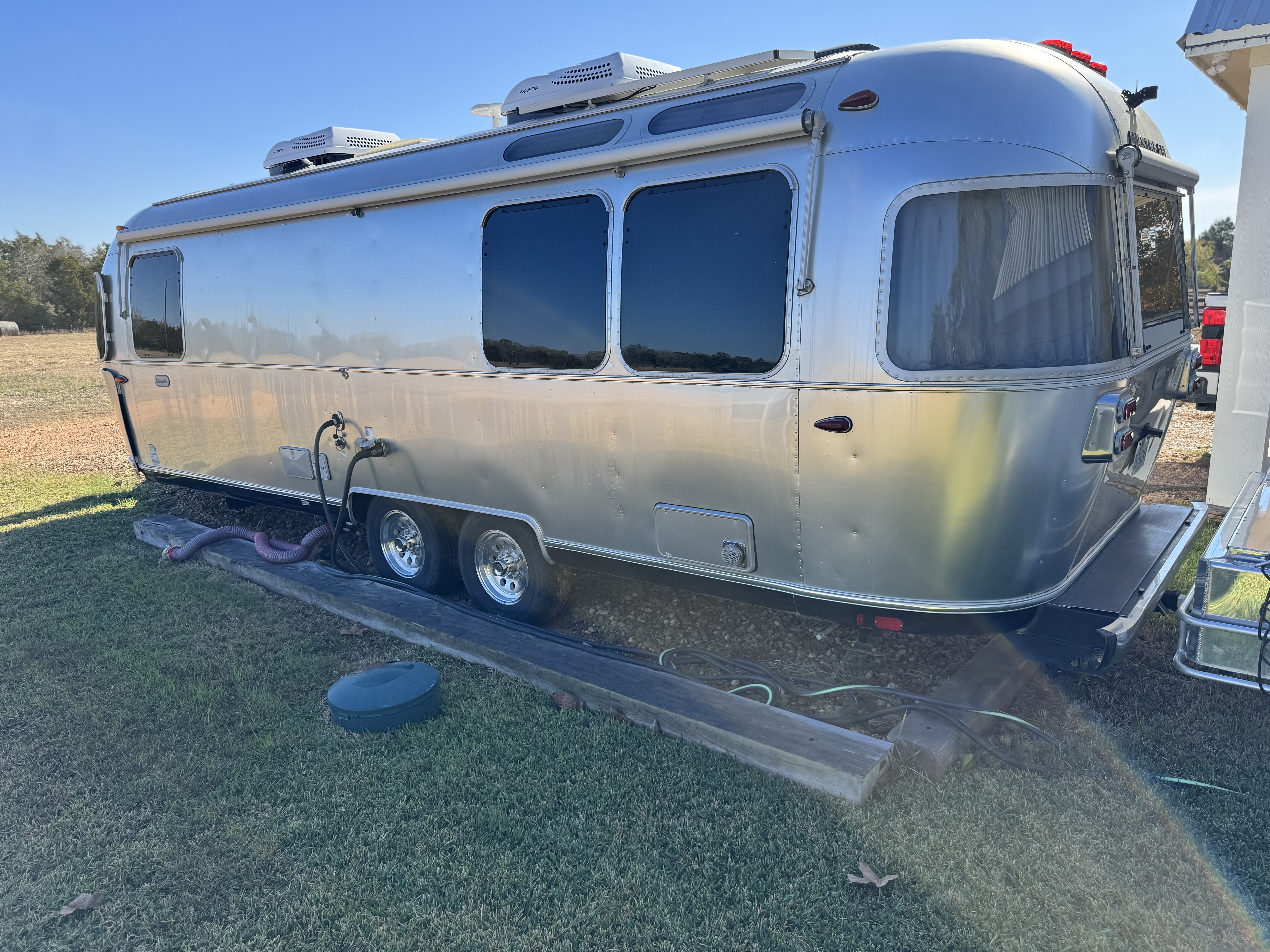 2022 Airstream GLOBETROTTER 27FBQ in fayetteville TX