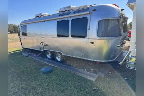 2022 Airstream GLOBETROTTER 27FBQ in fayetteville TX