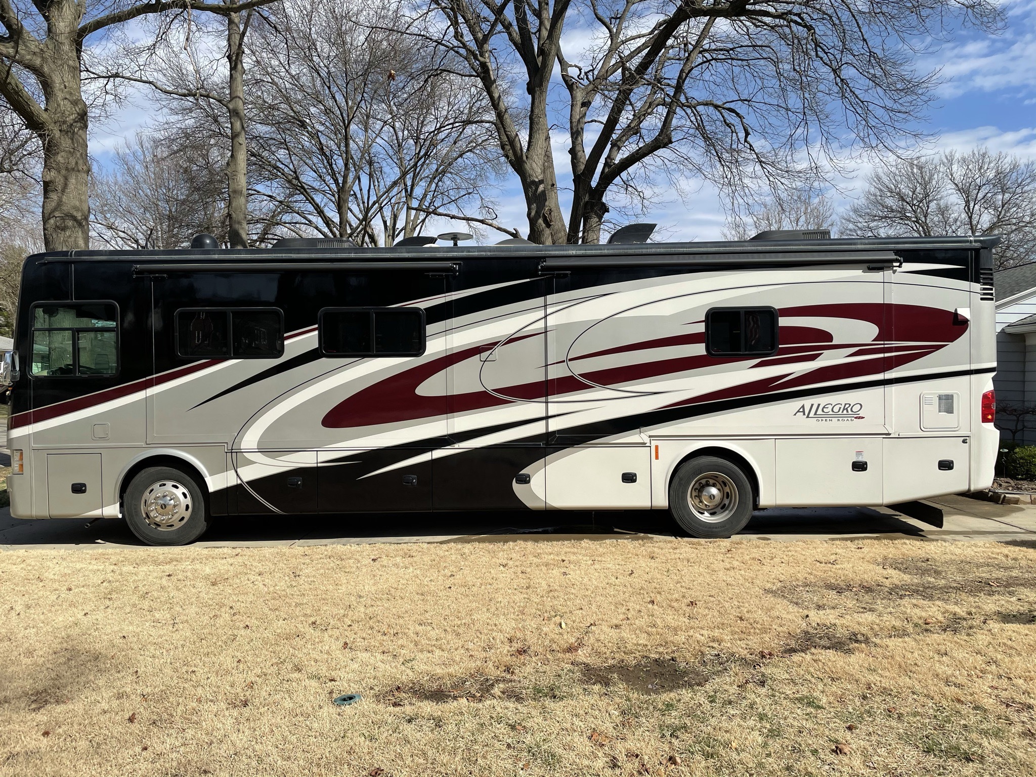 2017 Tiffin Motorhomes ALLEGRO RED 37 PA RV