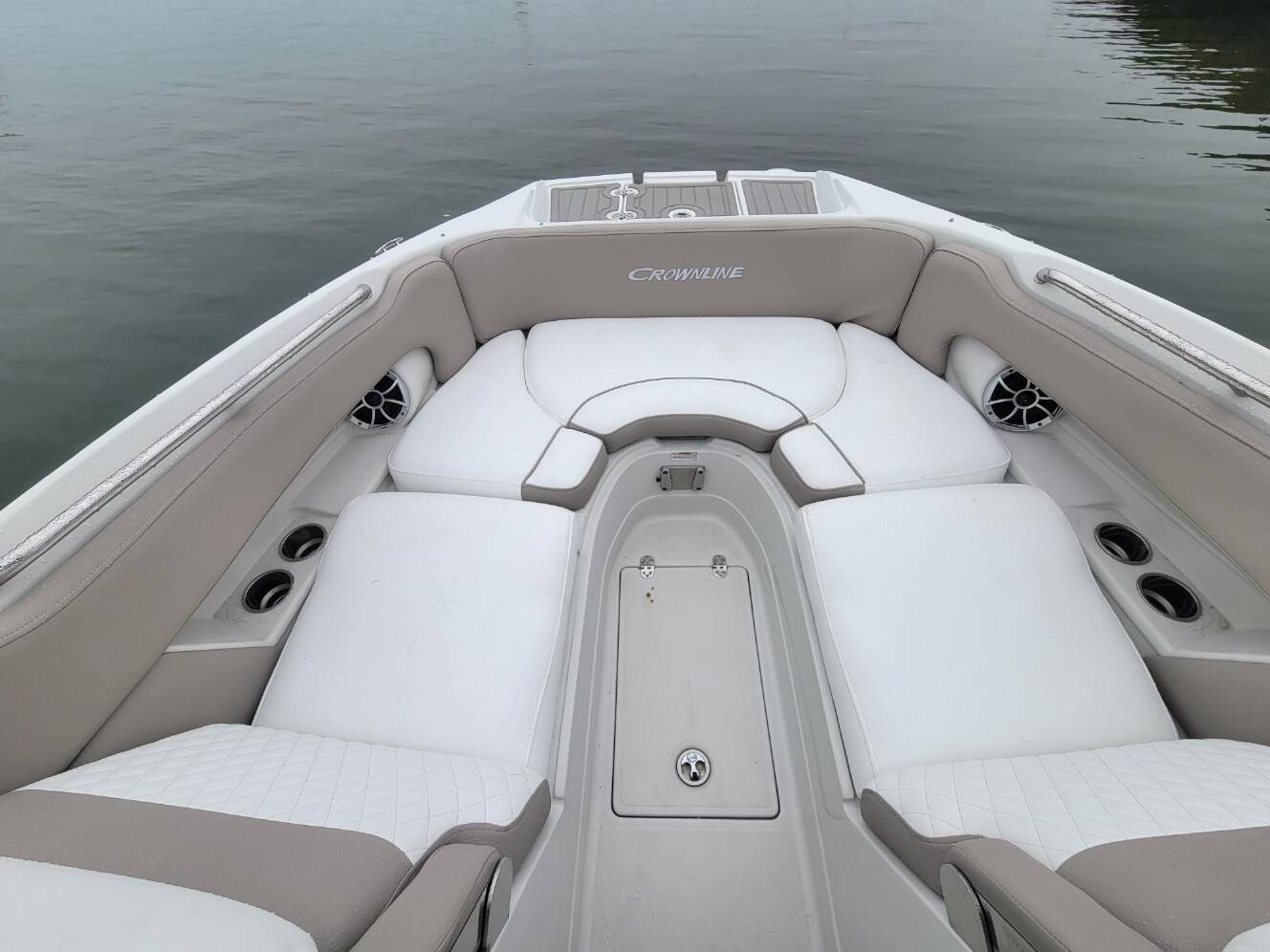 A photo of this 2019 Crownline E275XS