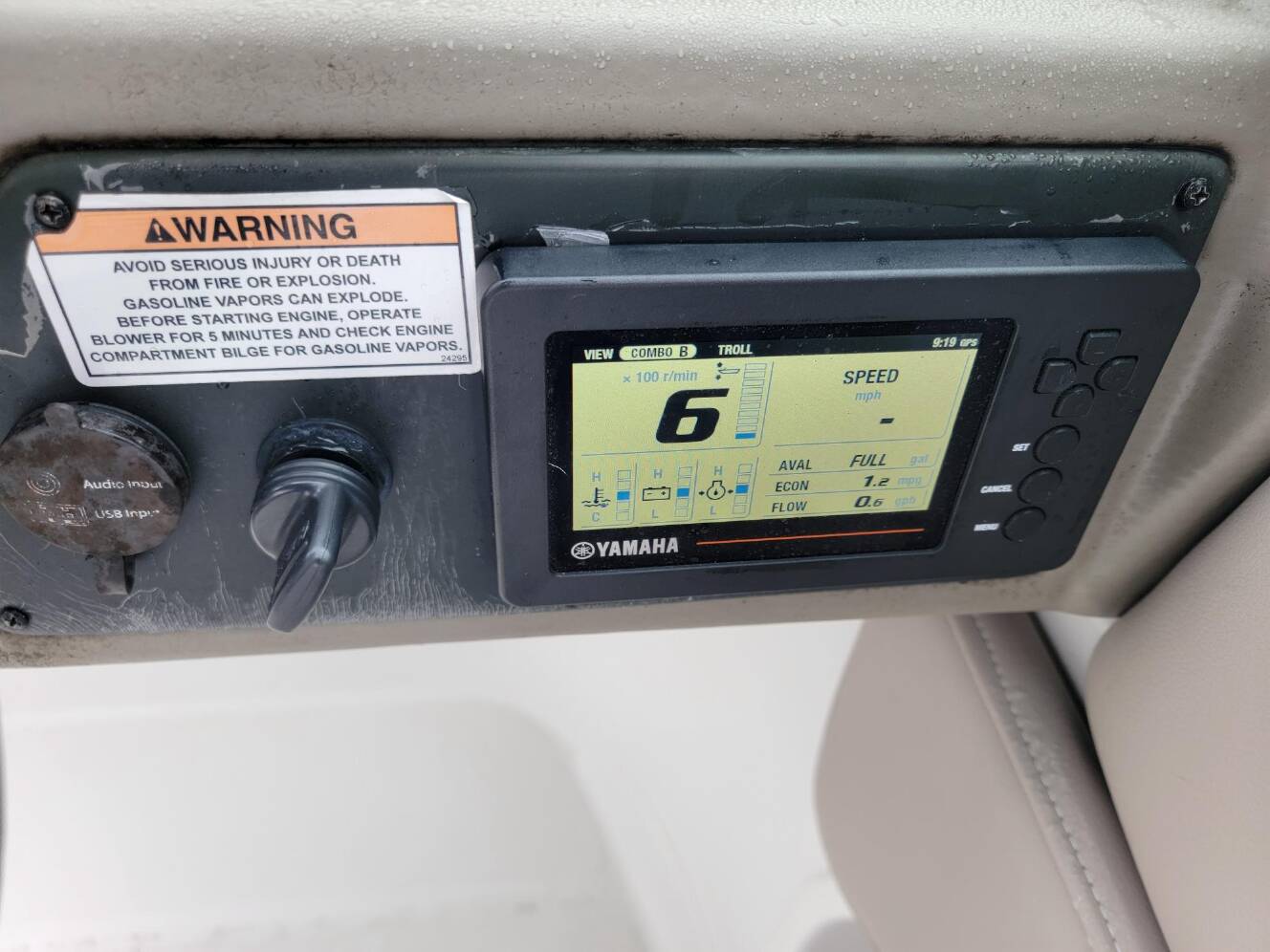 A photo of this 2019 Crownline E275XS