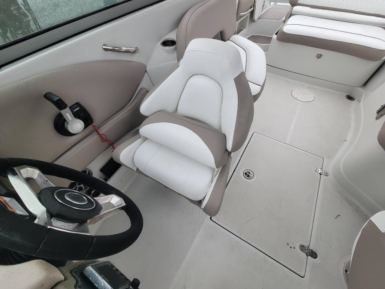 A photo of this 2019 Crownline E275XS