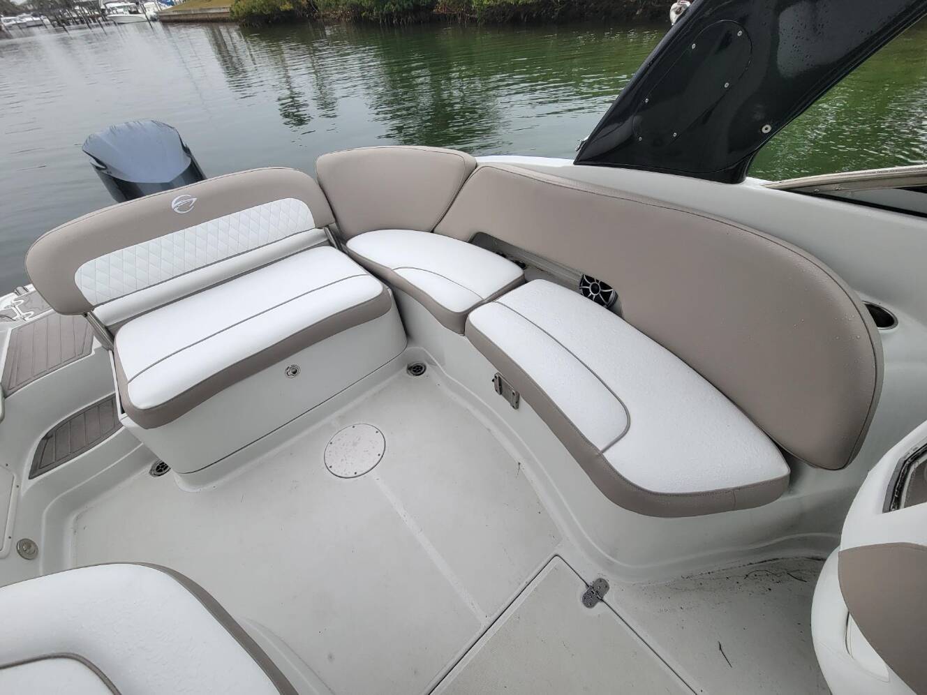 A photo of this 2019 Crownline E275XS