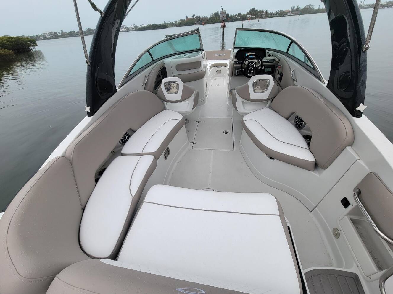 A photo of this 2019 Crownline E275XS