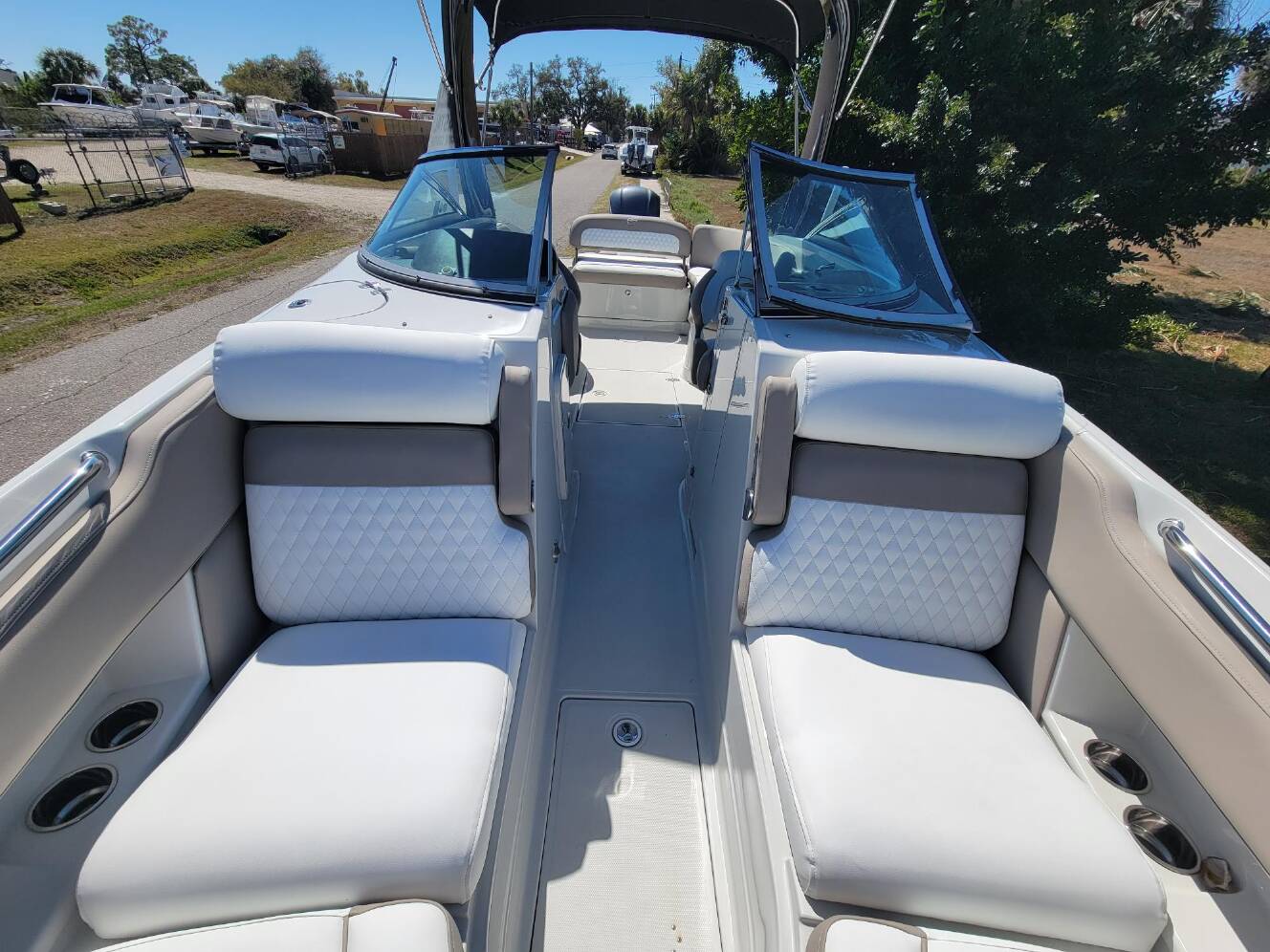 A photo of this 2019 Crownline E275XS