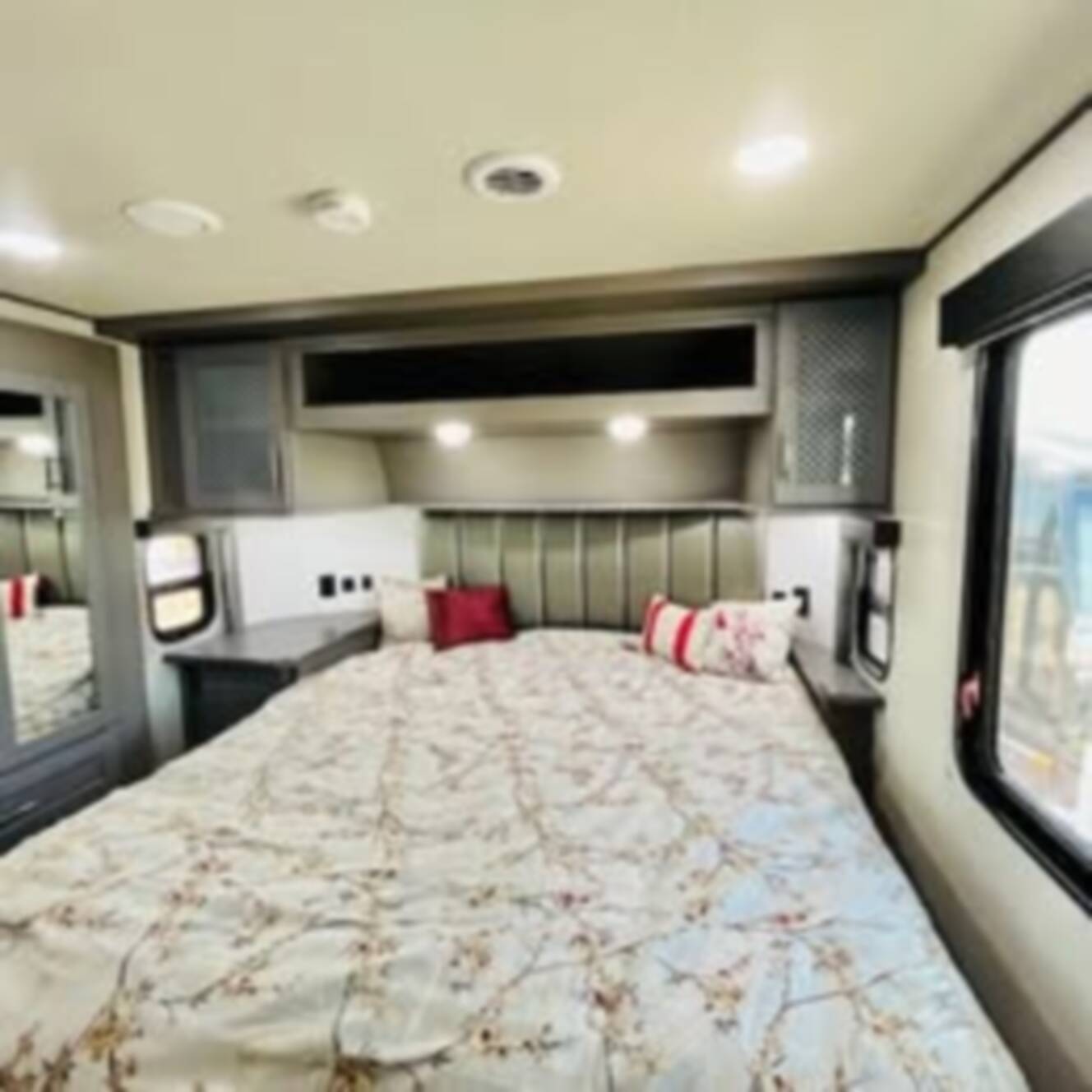 A photo of this 2023 Grand Design MOMENTUM 320G