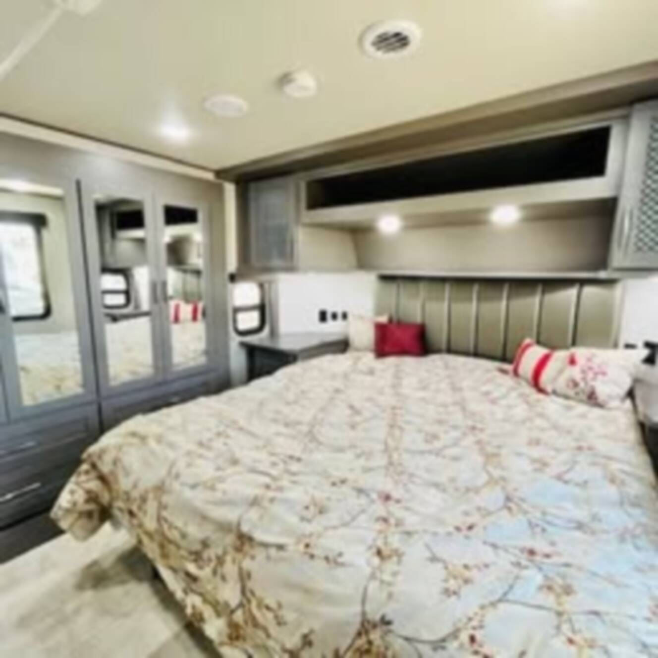 A photo of this 2023 Grand Design MOMENTUM 320G