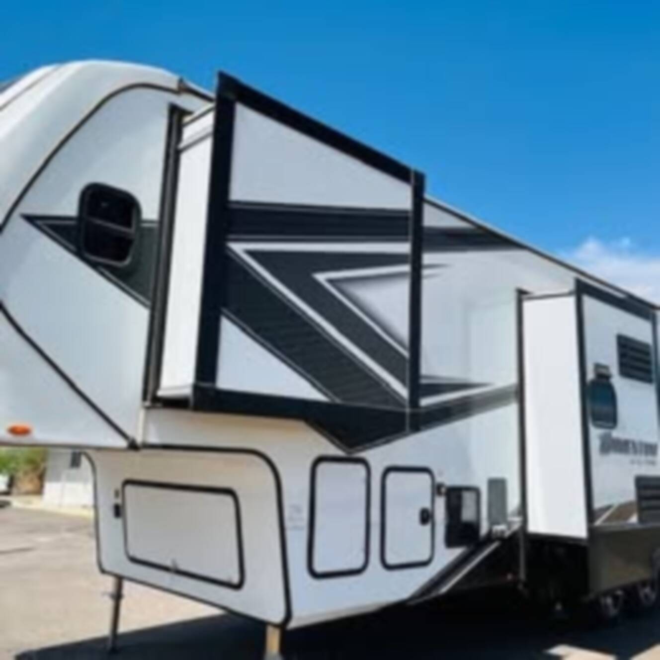 A photo of this 2023 Grand Design MOMENTUM 320G