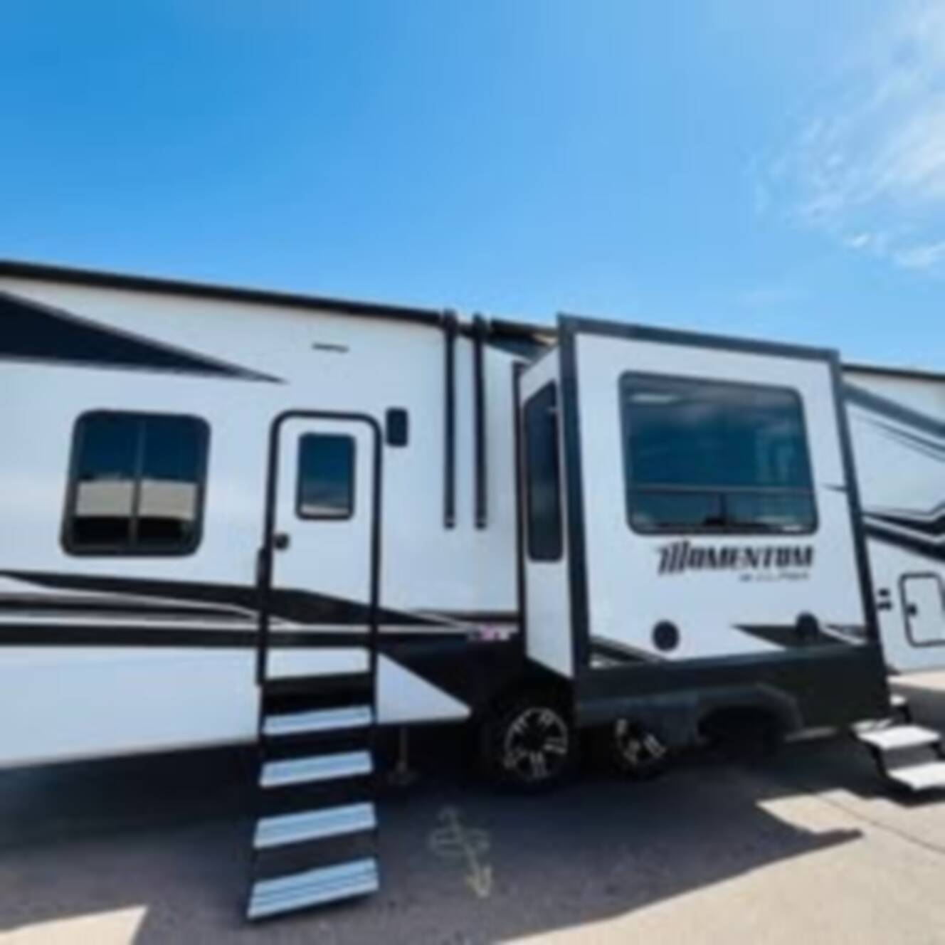 A photo of this 2023 Grand Design MOMENTUM 320G