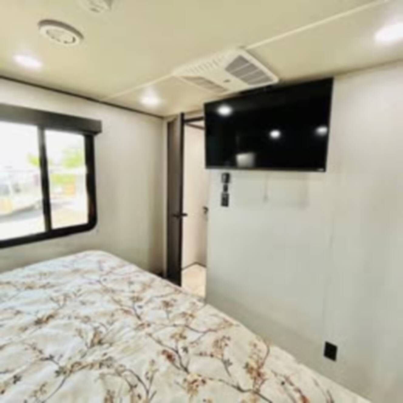 A photo of this 2023 Grand Design MOMENTUM 320G