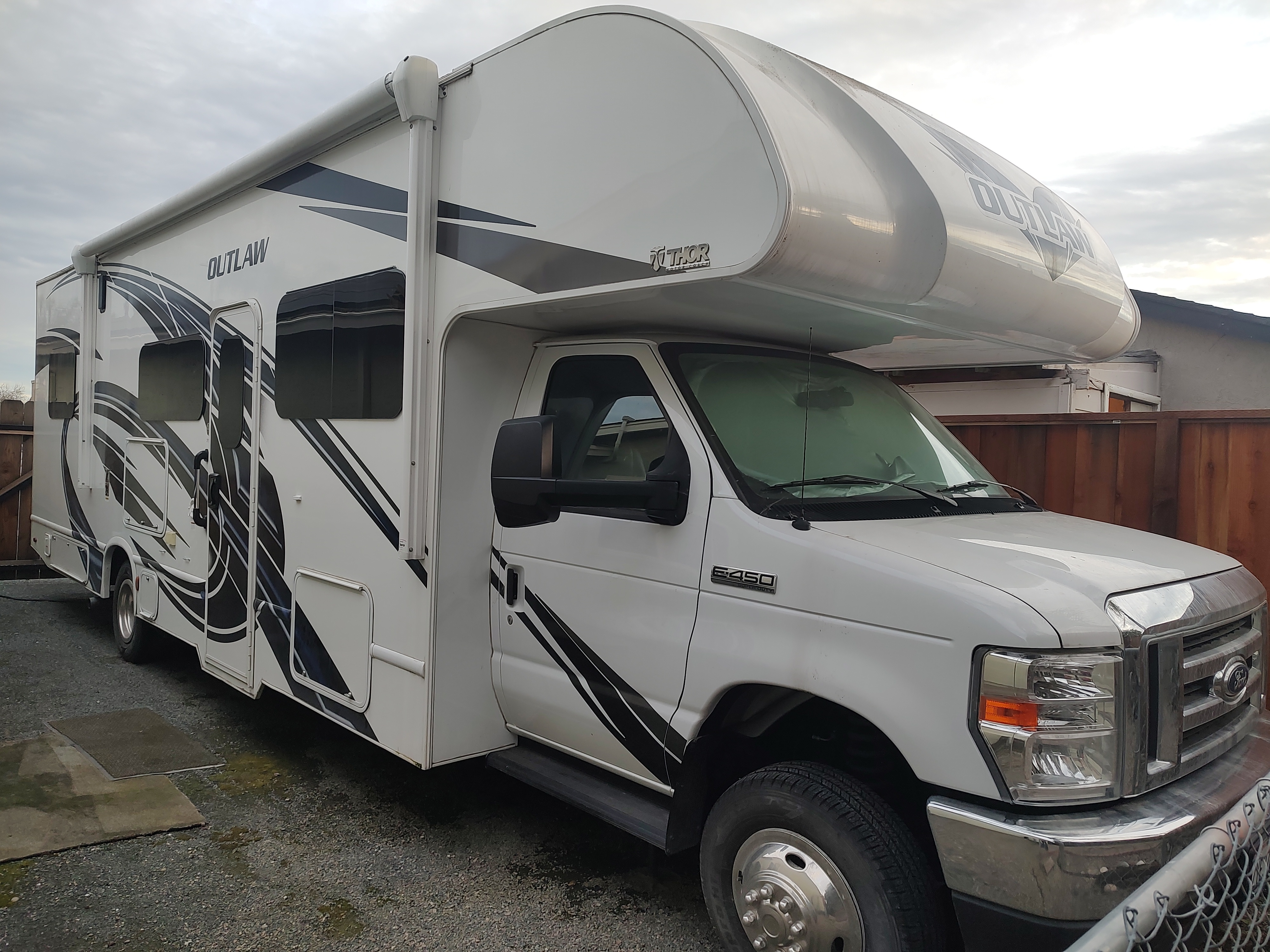 2022 Thor Motor Coach OUTLAW 29J in oakley CA