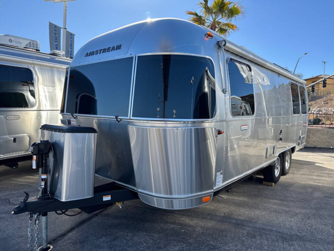 A photo of this 2025 Airstream International 25FB