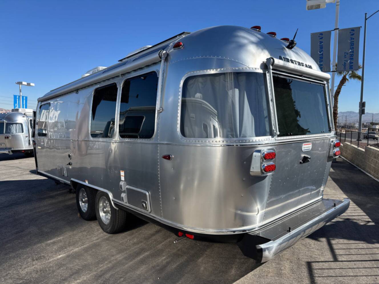 A photo of this 2025 Airstream International 25FB
