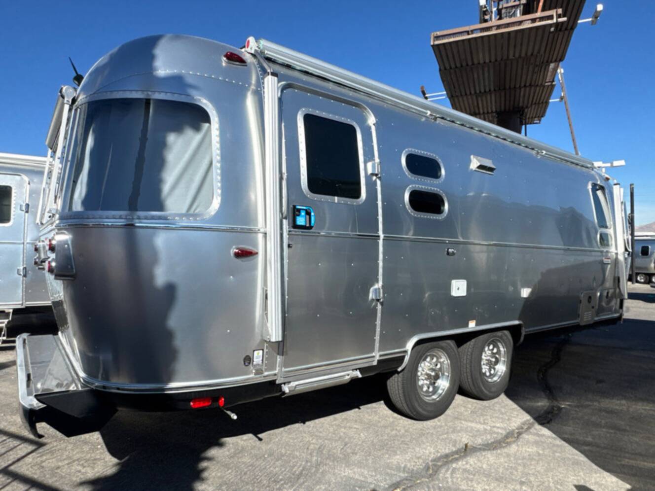A photo of this 2025 Airstream International 25FB