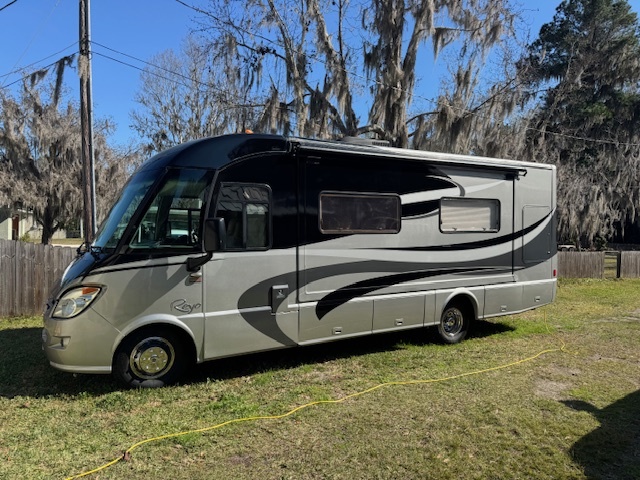 2010 Winnebago REYO 25R RV