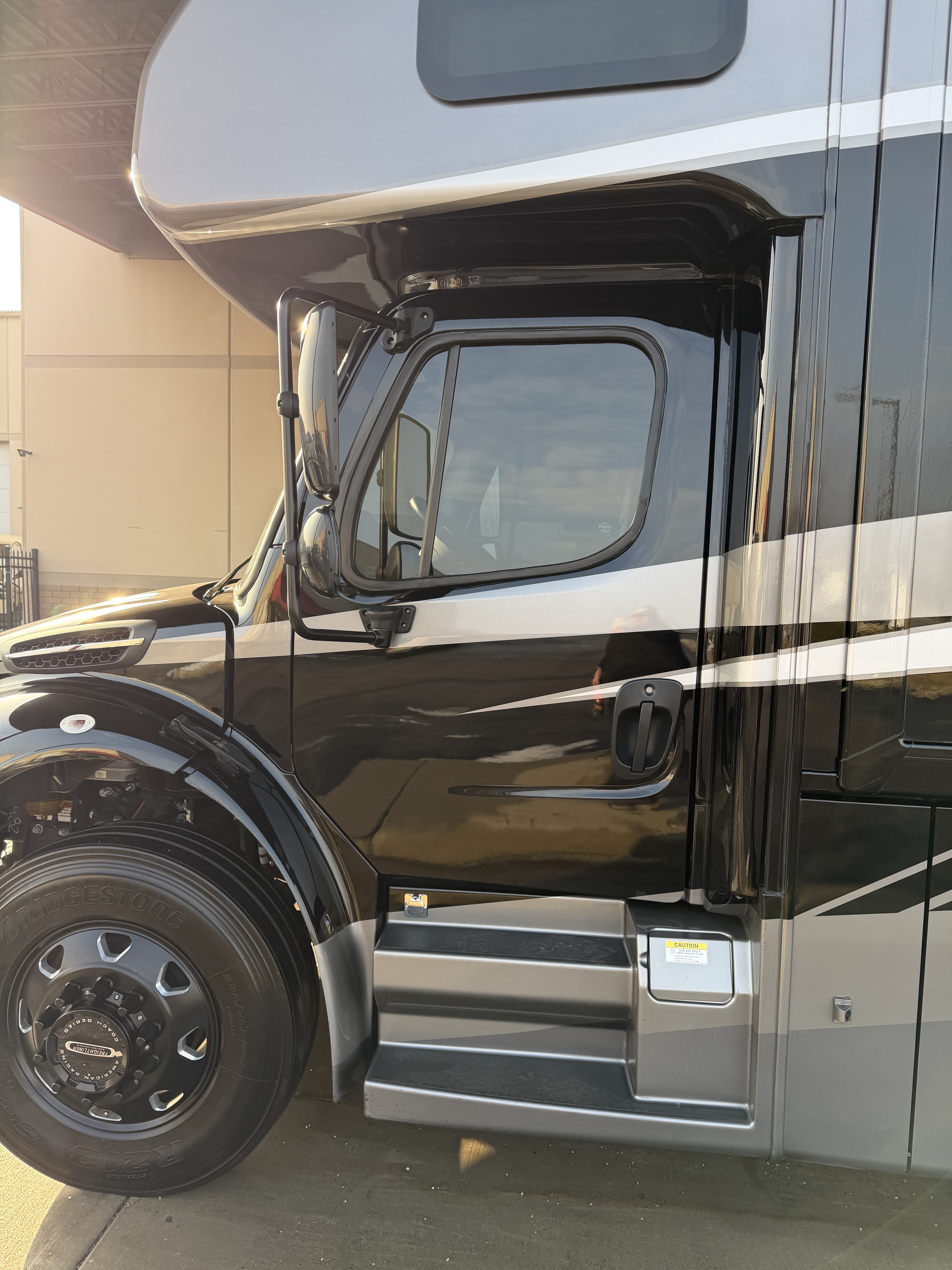 2025 Thor Motor Coach PASADENA 38DA in st charles IL