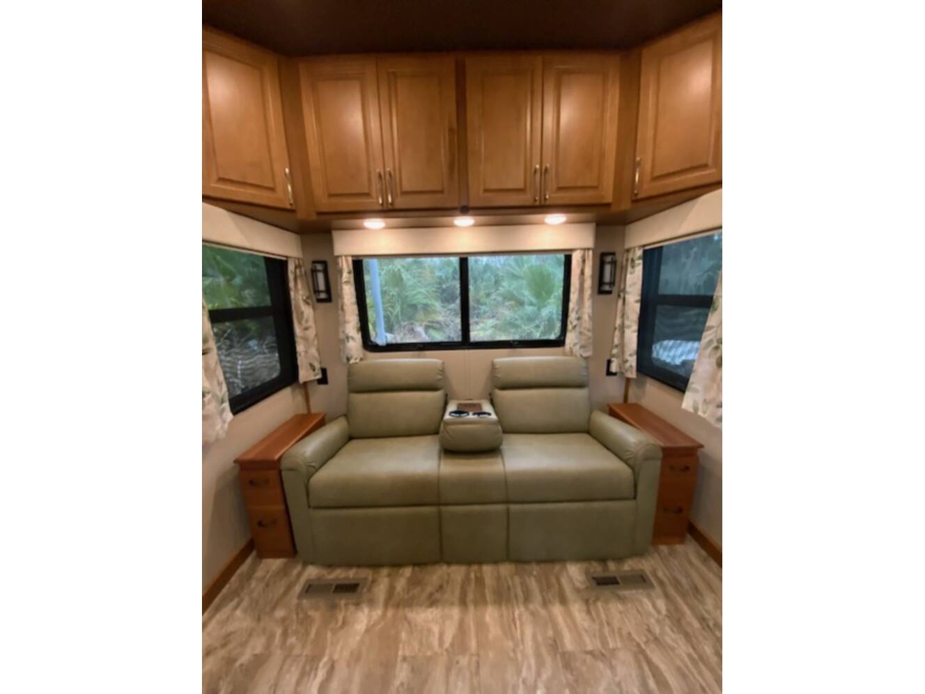 A photo of this 2021 Luxe ELITE 42 RL