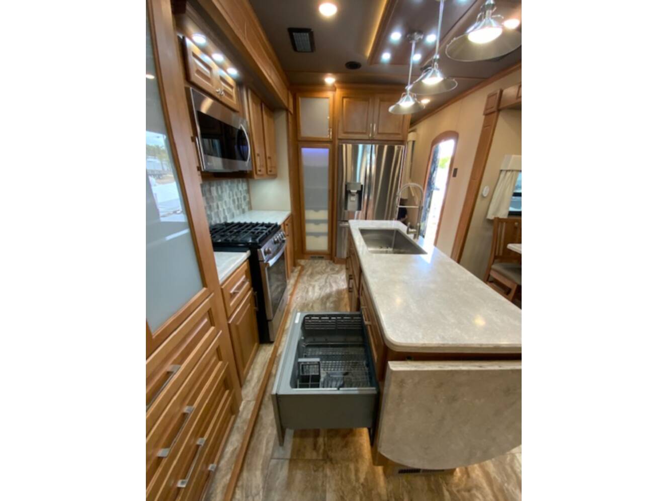 A photo of this 2021 Luxe ELITE 42 RL