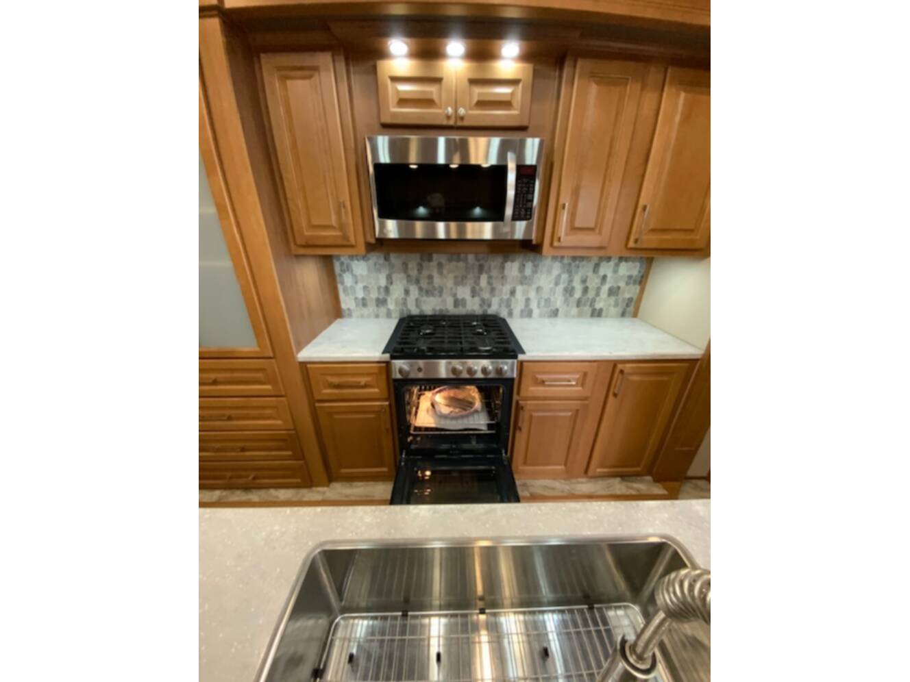 A photo of this 2021 Luxe ELITE 42 RL