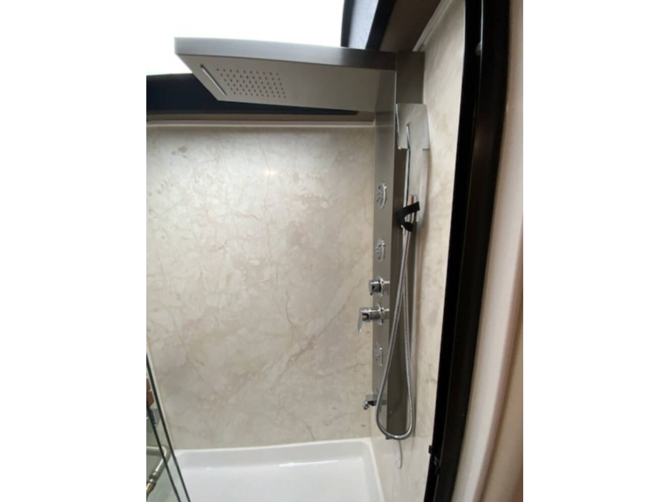 A photo of this 2021 Luxe ELITE 42 RL