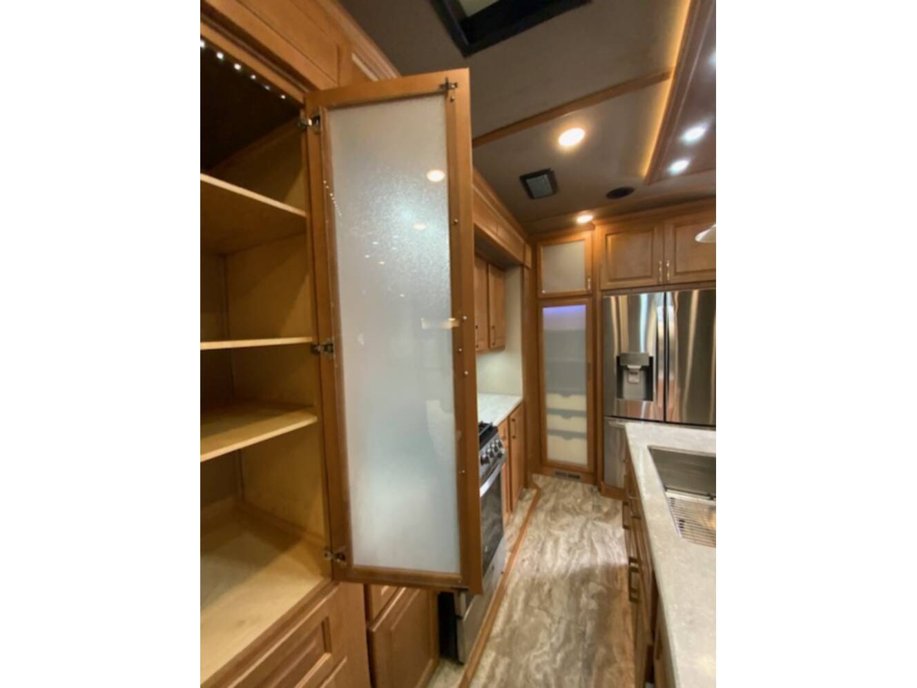 A photo of this 2021 Luxe ELITE 42 RL