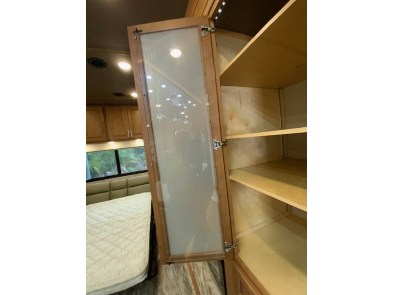 A photo of this 2021 Luxe ELITE 42 RL