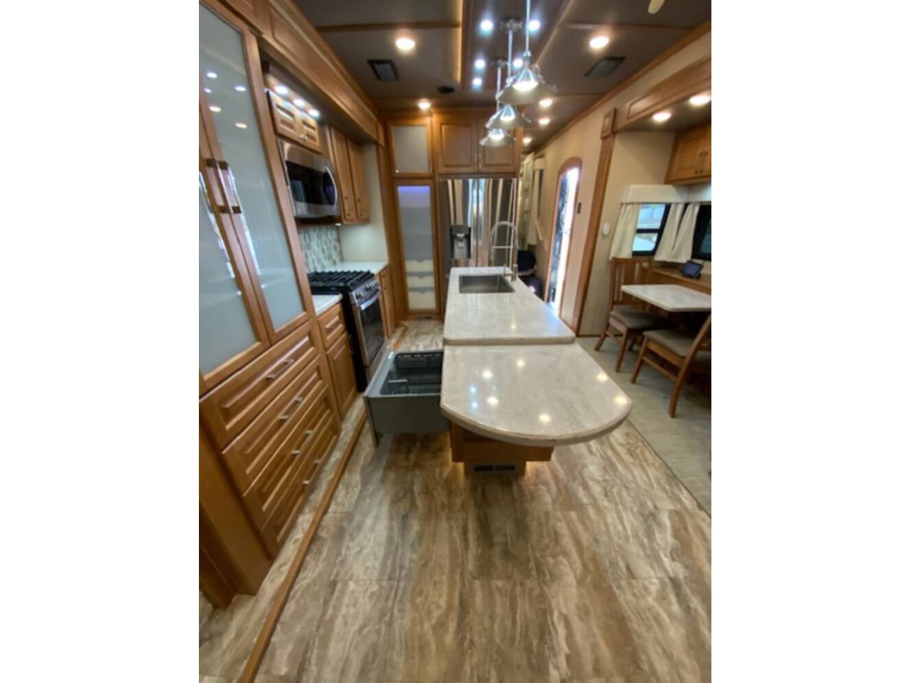 A photo of this 2021 Luxe ELITE 42 RL
