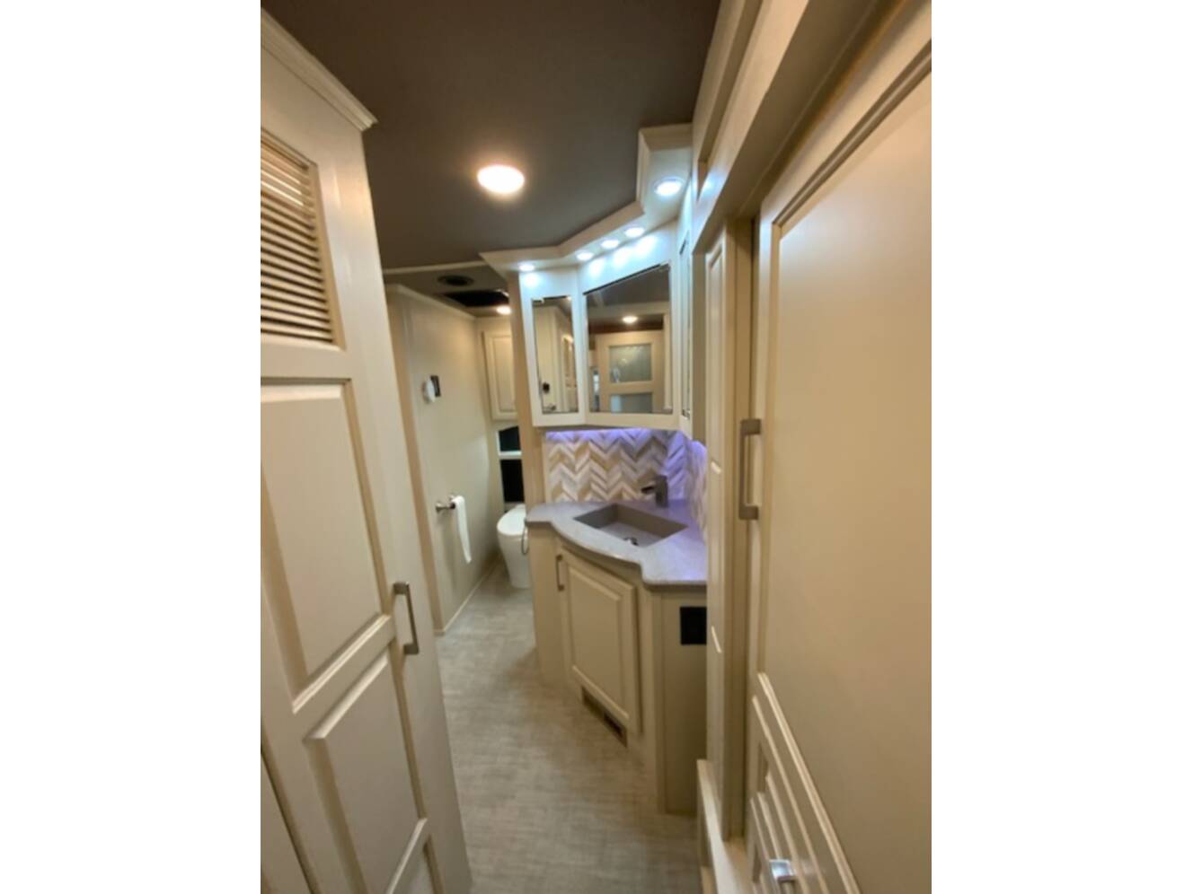 A photo of this 2021 Luxe ELITE 42 RL