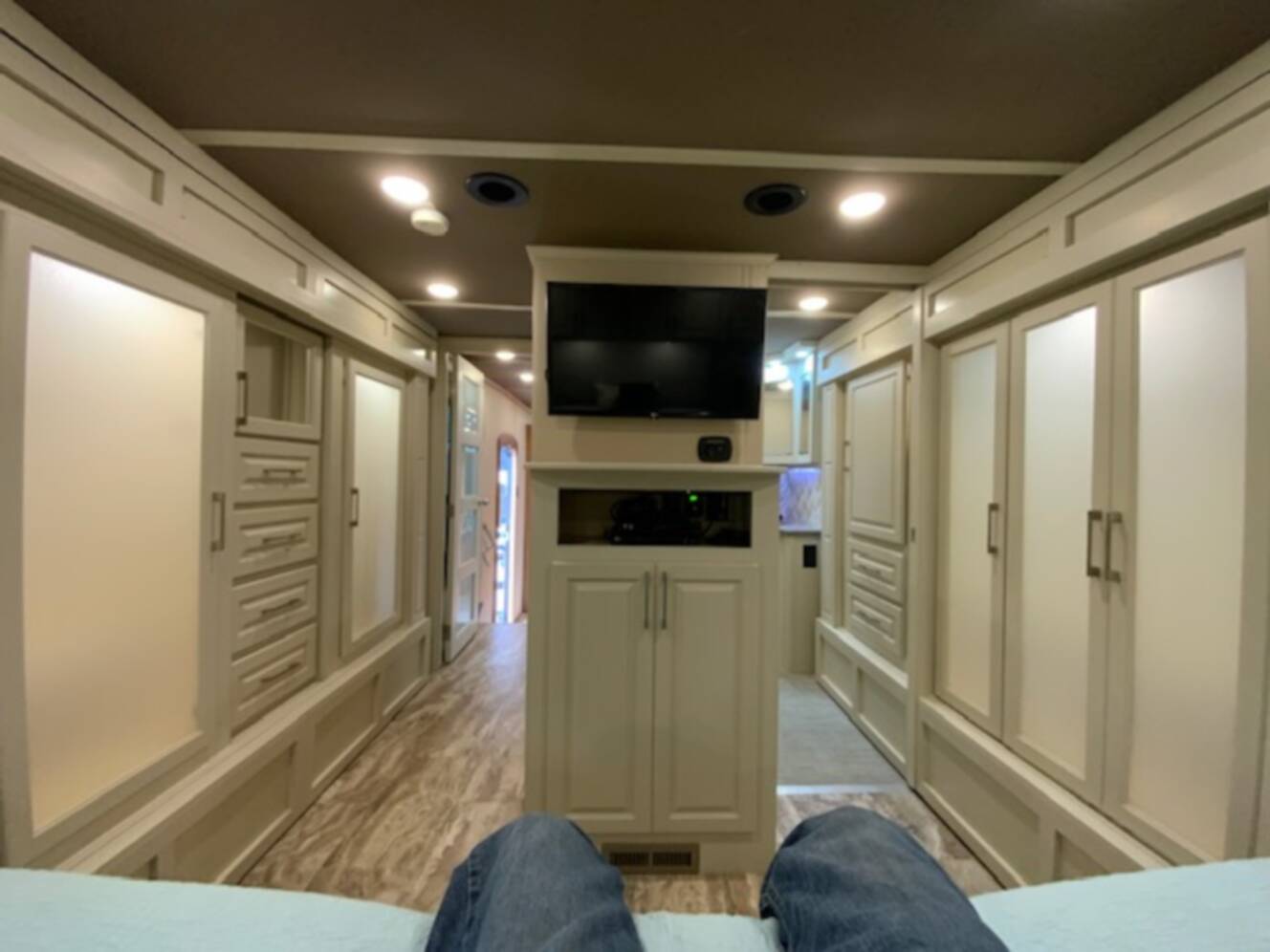 A photo of this 2021 Luxe ELITE 42 RL