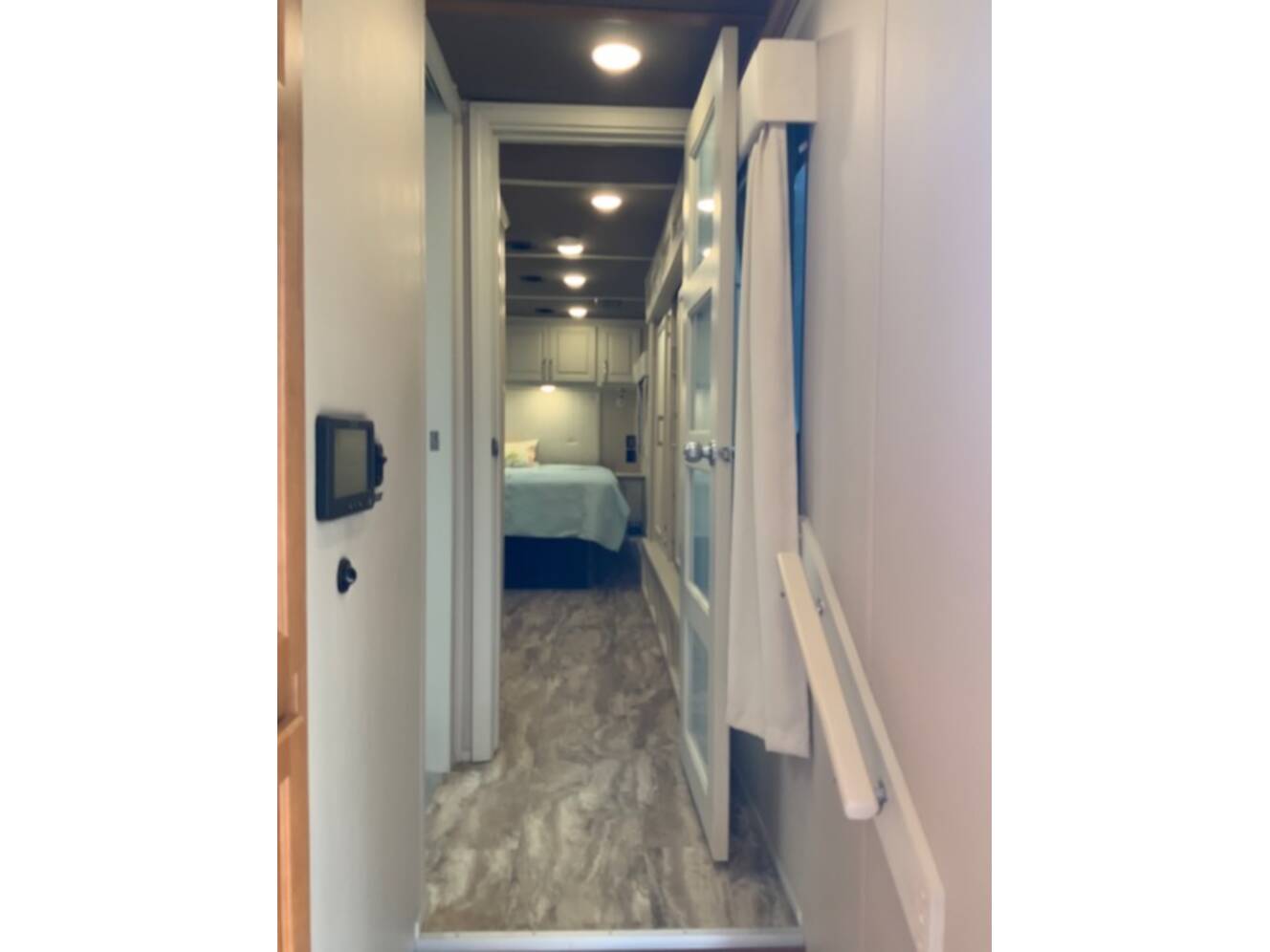 A photo of this 2021 Luxe ELITE 42 RL