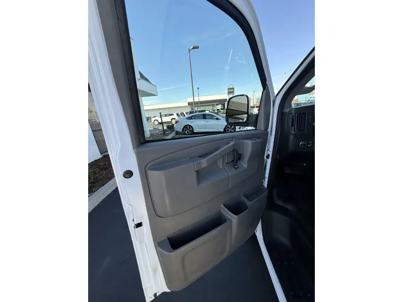 2025 GMC SAVANA 2500 V6 GAS