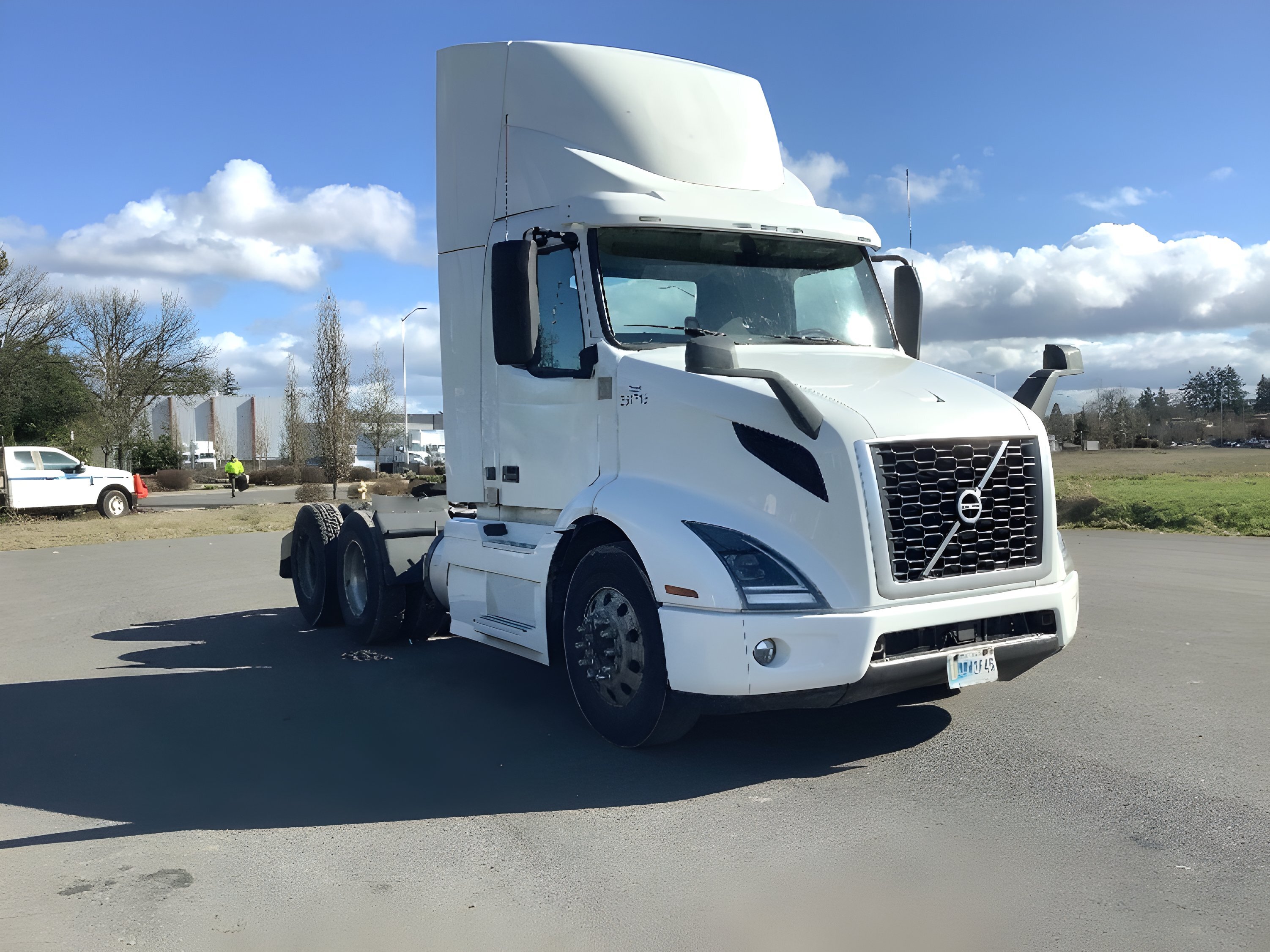2020 VOLVO VNR64300 in Lacey, WA