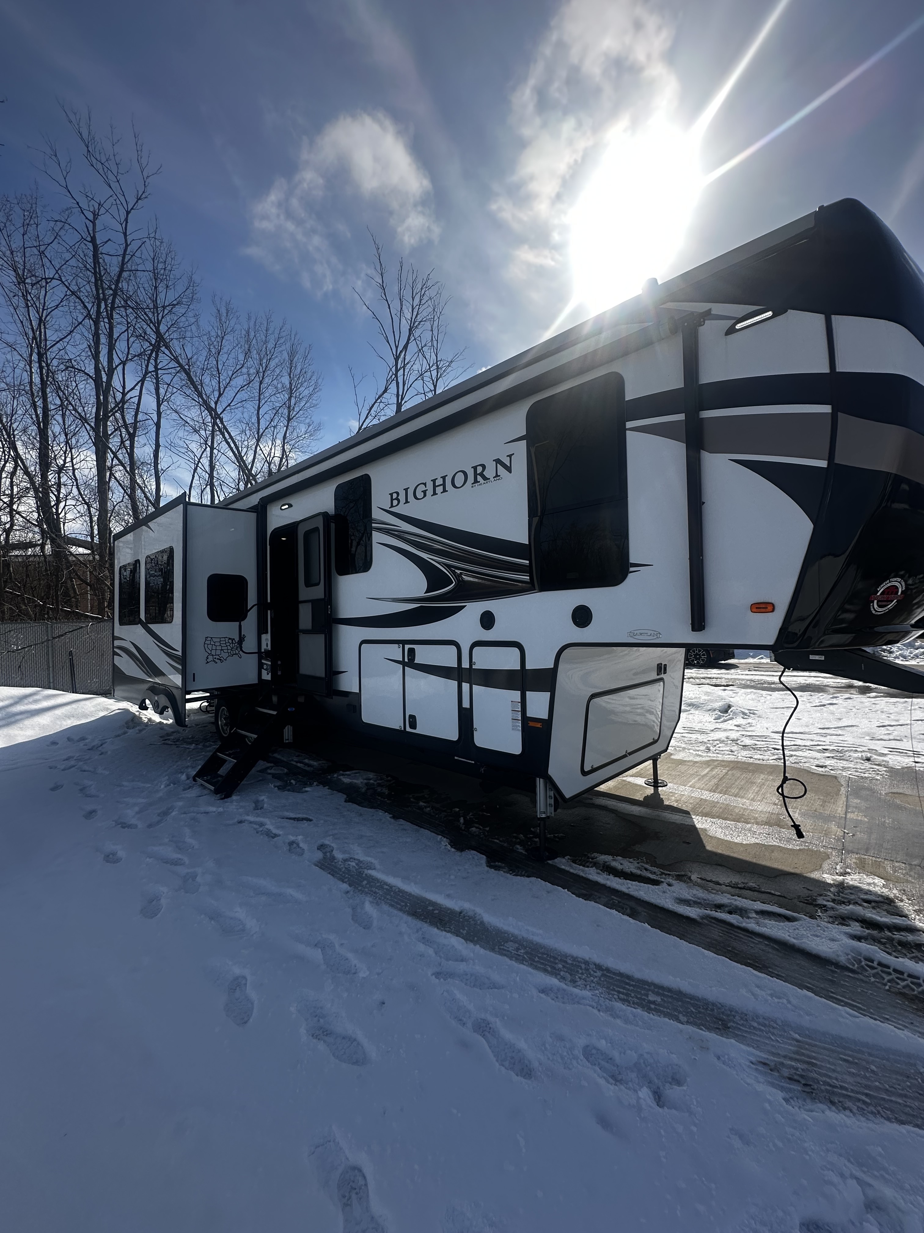 2020 Heartland Bighorn 3370EL in orchard park NY