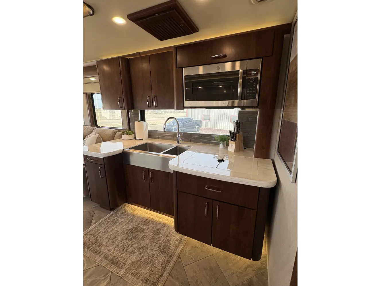 A photo of this 2019 American Coach 45A