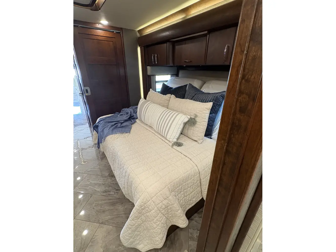 A photo of this 2019 American Coach 45A