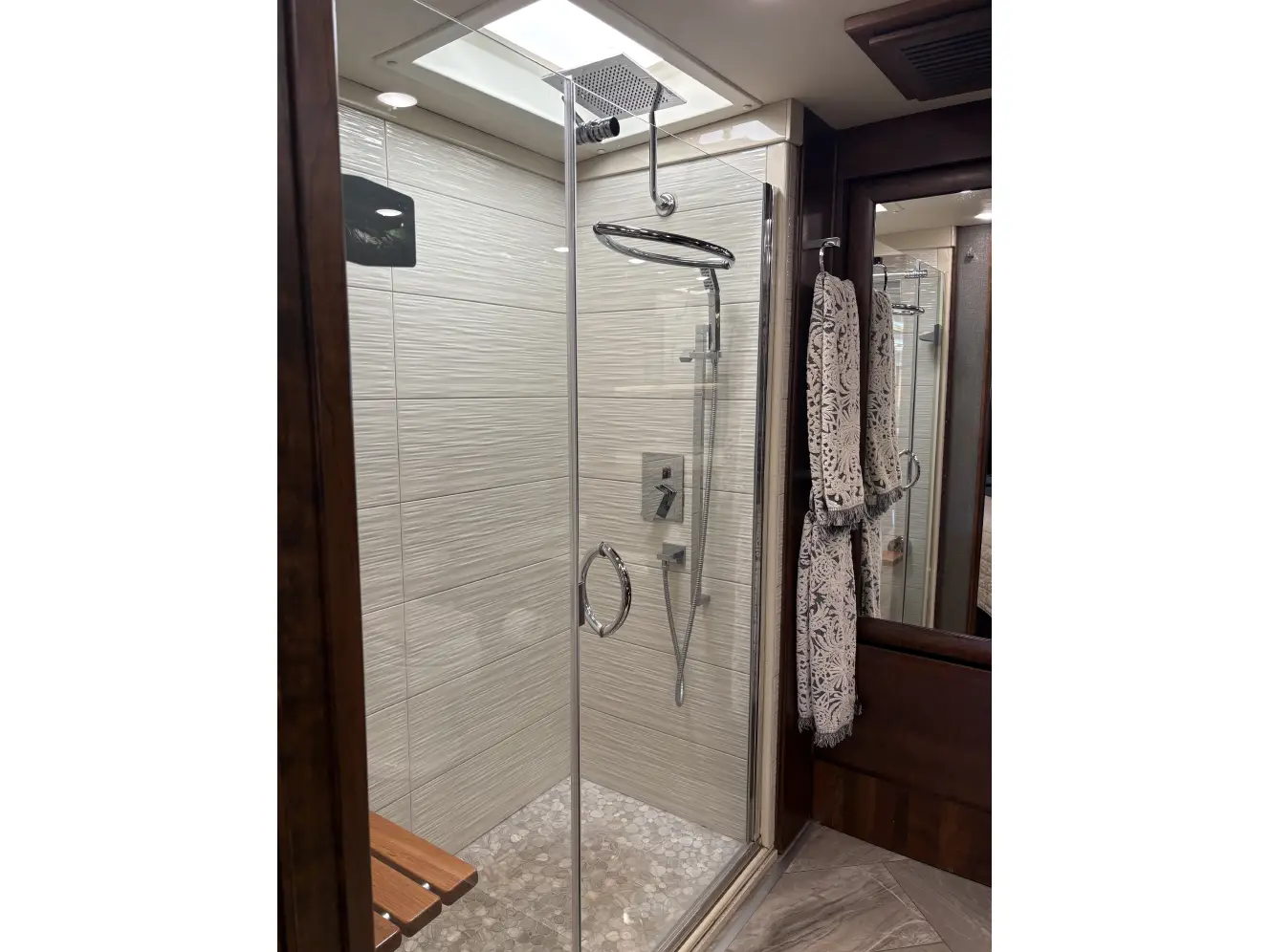 A photo of this 2019 American Coach 45A