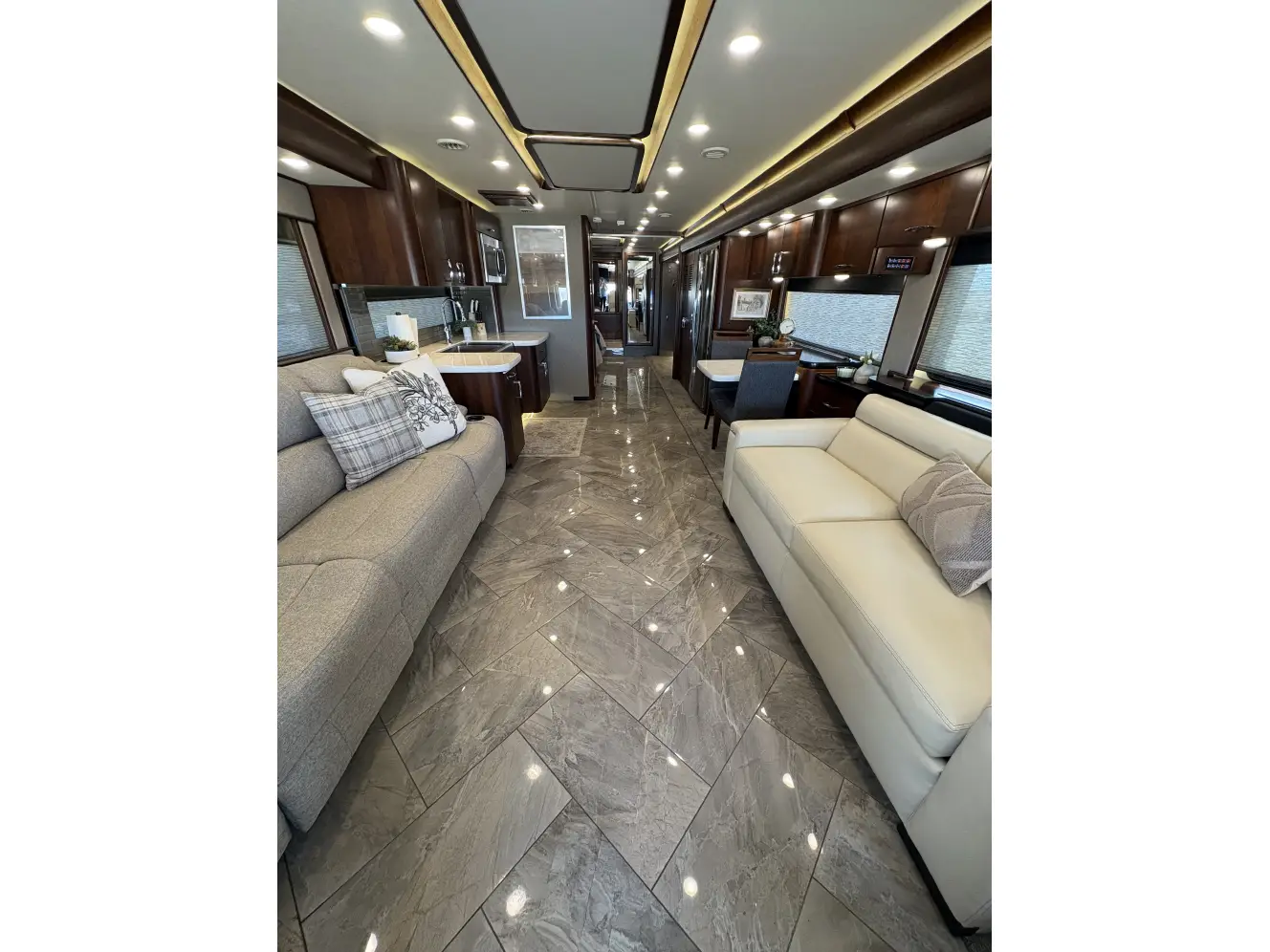 A photo of this 2019 American Coach 45A